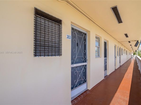 2929 Point East A303, Aventura FL 33160