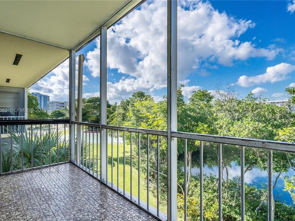 2929 Point East A303, Aventura FL 33160