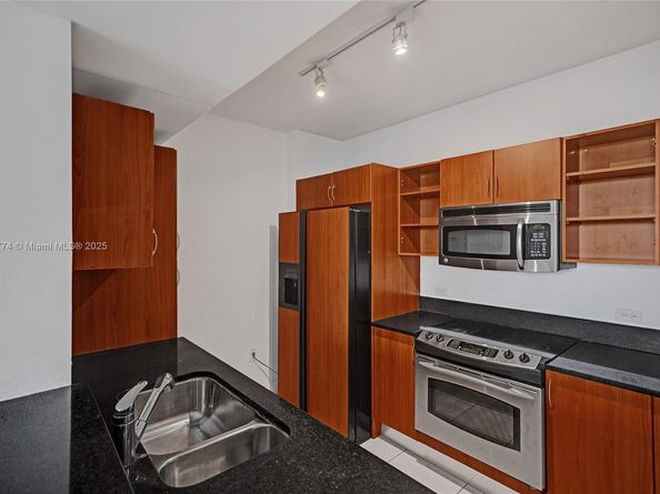 2775 NE 187th St 202, Aventura FL 33180