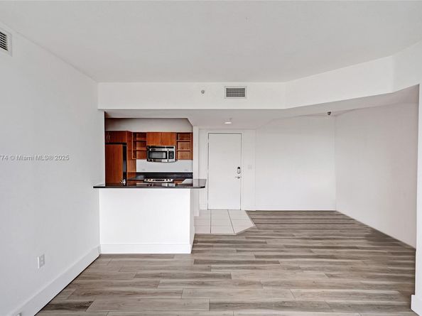 2775 NE 187th St 202, Aventura FL 33180