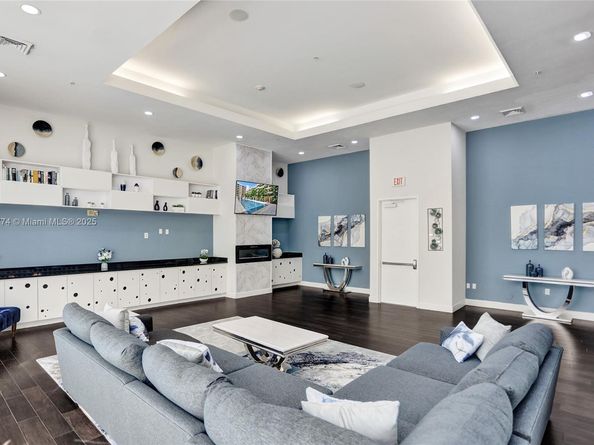 2775 NE 187th St 202, Aventura FL 33180