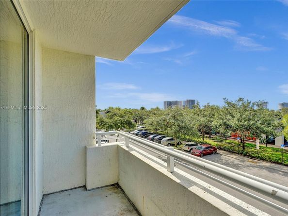 2775 NE 187th St 202, Aventura FL 33180