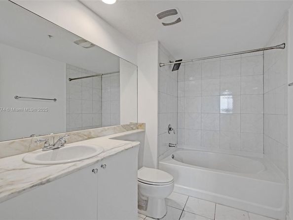 2775 NE 187th St 202, Aventura FL 33180