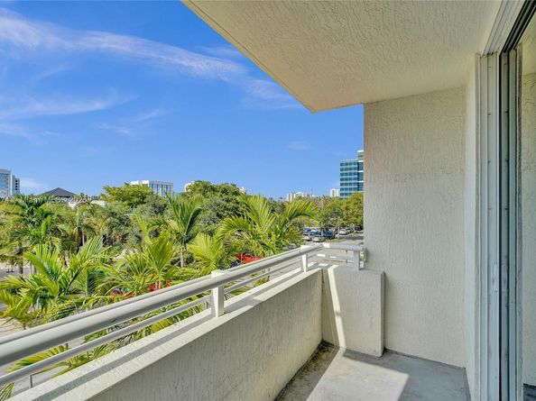 2775 NE 187th St 202, Aventura FL 33180