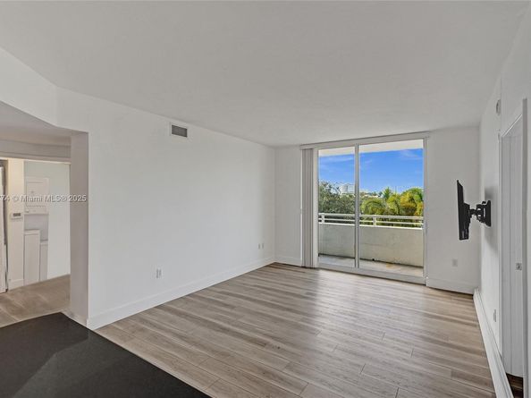 2775 NE 187th St 202, Aventura FL 33180