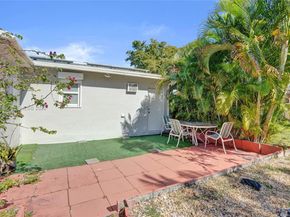 2621 SW Natura Ave, Deerfield Beach FL 33441