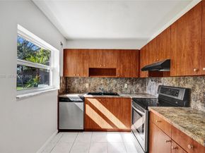 2621 SW Natura Ave, Deerfield Beach FL 33441