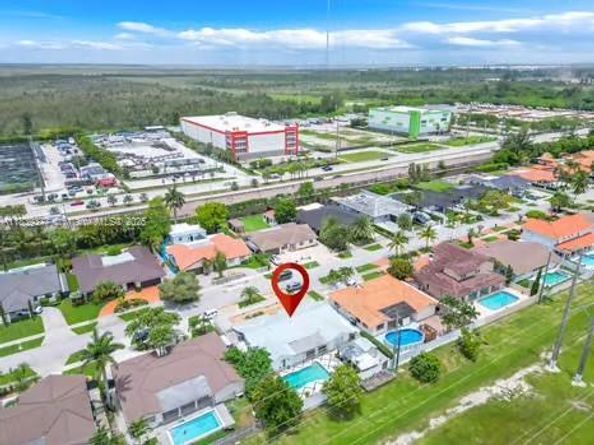 323 NW 136th Pl, Miami FL 33182
