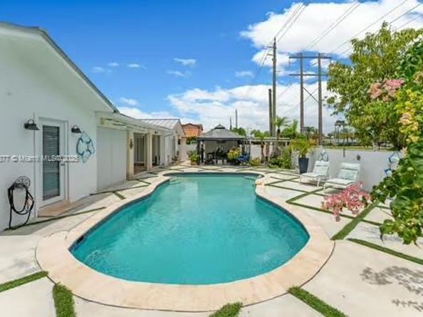 323 NW 136th Pl, Miami FL 33182