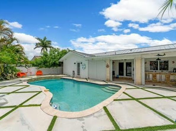 323 NW 136th Pl, Miami FL 33182