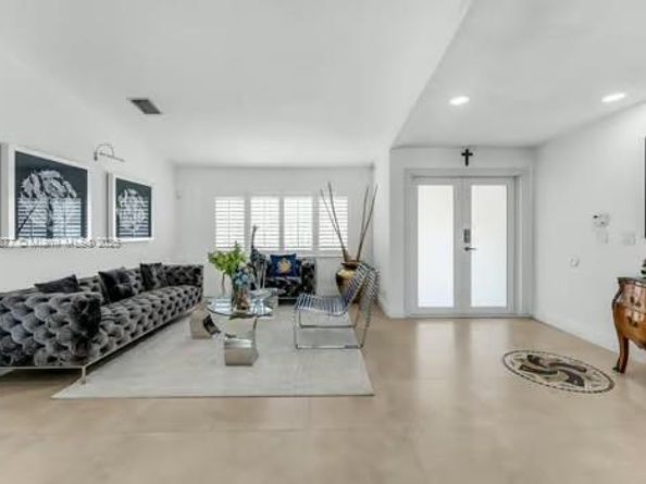 323 NW 136th Pl, Miami FL 33182