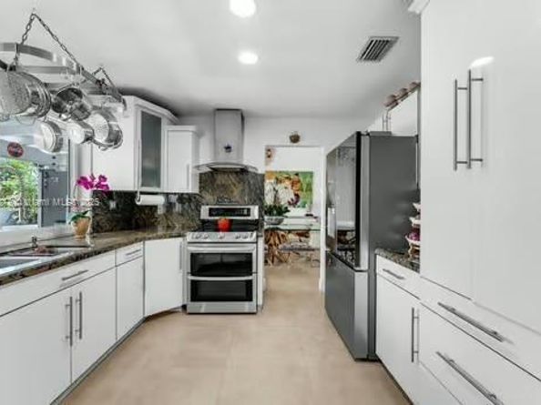 323 NW 136th Pl, Miami FL 33182