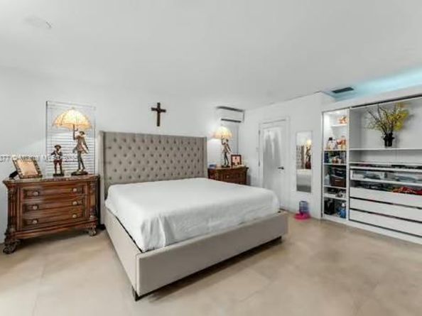 323 NW 136th Pl, Miami FL 33182