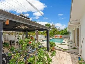 323 NW 136th Pl, Miami FL 33182