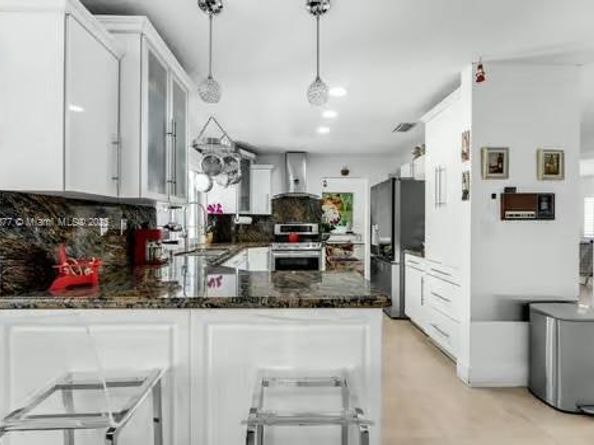 323 NW 136th Pl, Miami FL 33182