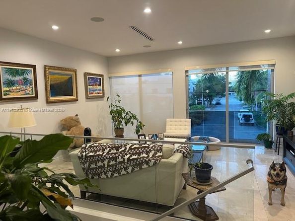 3089 SW 21st St 3089, Miami FL 33145