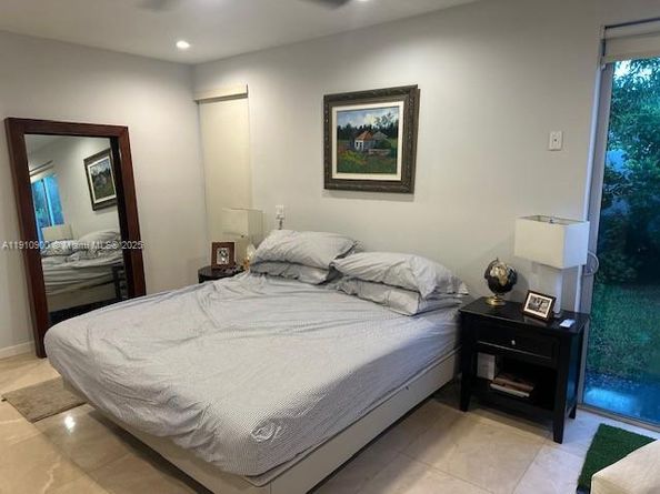 3089 SW 21st St 3089, Miami FL 33145