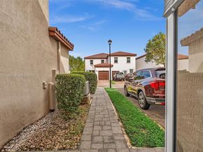 17161 SW 96th St, Miami FL 33196