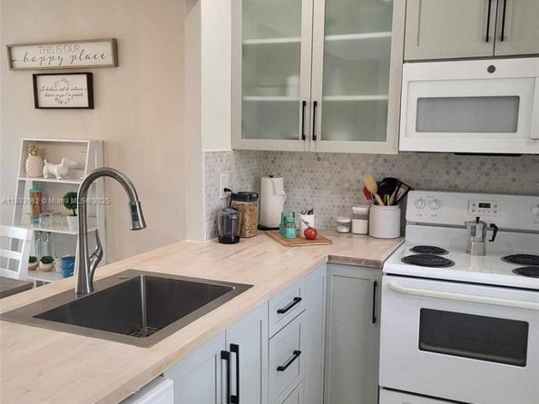 4700 NW 35th St 610, Lauderdale Lakes FL 33319