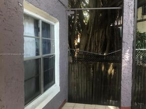 125 NW 7th Ave, Miami FL 33128