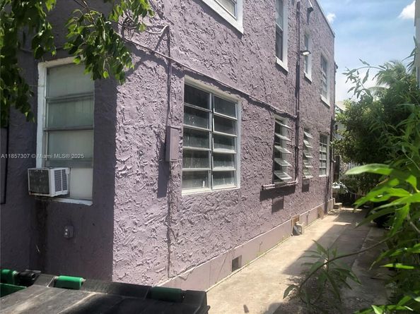 125 NW 7th Ave, Miami FL 33128
