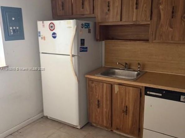 200 Lakeview Dr 102, Weston FL 33326