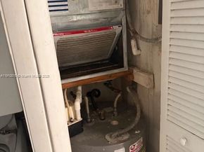 200 Lakeview Dr 102, Weston FL 33326