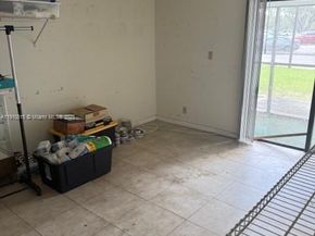 200 Lakeview Dr 102, Weston FL 33326