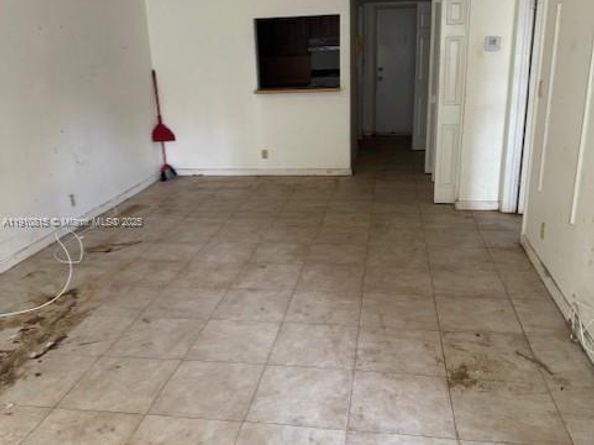 200 Lakeview Dr 102, Weston FL 33326