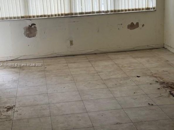 200 Lakeview Dr 102, Weston FL 33326