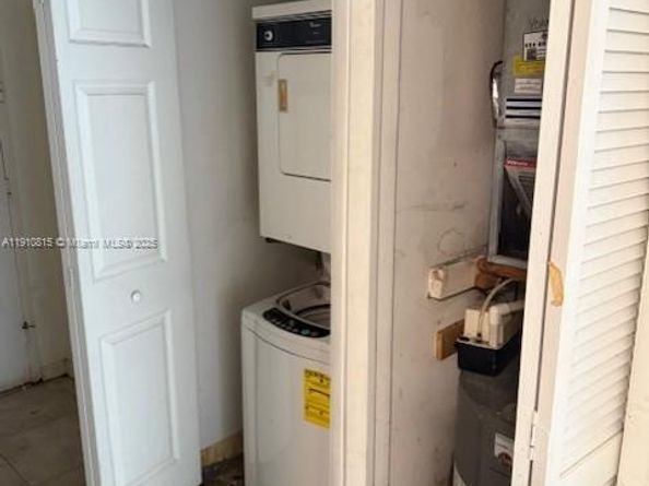 200 Lakeview Dr 102, Weston FL 33326