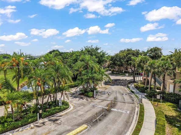 2173 NW 78th Ave 103, Pembroke Pines FL 33024