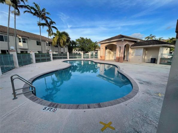 2173 NW 78th Ave 103, Pembroke Pines FL 33024