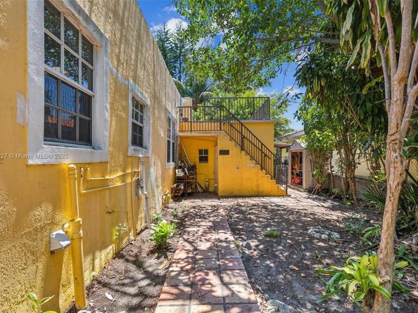 2953 SW 17th St, Miami FL 33145