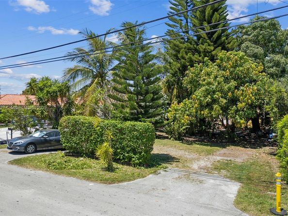 2953 SW 17th St, Miami FL 33145