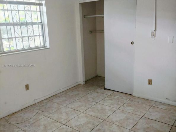 877 NE 195th St 318, Miami FL 33179