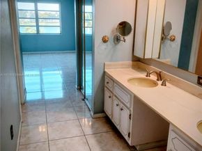 877 NE 195th St 318, Miami FL 33179