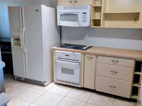 877 NE 195th St 318, Miami FL 33179