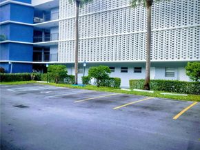 877 NE 195th St 318, Miami FL 33179