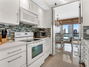 19707 Turnberry Way 22H, Aventura FL 33180