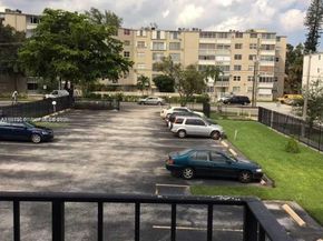12500 NE 15 Ave 207, North Miami FL 33161