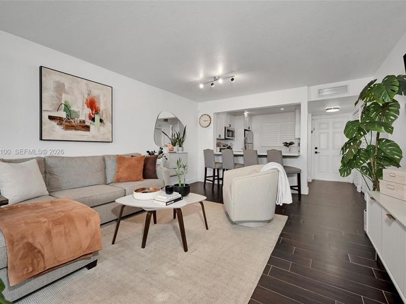 10875 SW 112th Ave 118, Miami FL 33176