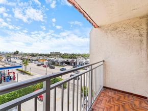 4713 NW 7th St 4101, Miami FL 33126