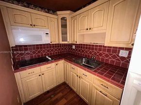 4713 NW 7th St 4101, Miami FL 33126