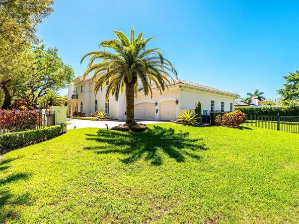 9076 SW 59th Ct, Pinecrest FL 33156