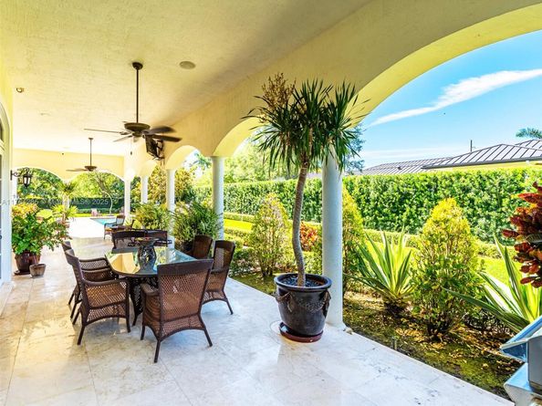 9076 SW 59th Ct, Pinecrest FL 33156