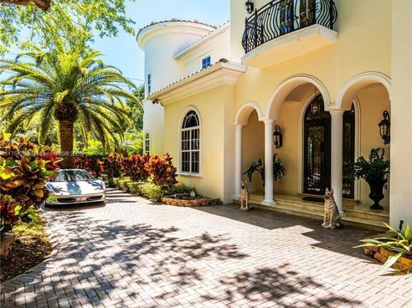 9076 SW 59th Ct, Pinecrest FL 33156