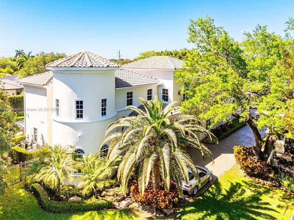 9076 SW 59th Ct, Pinecrest FL 33156