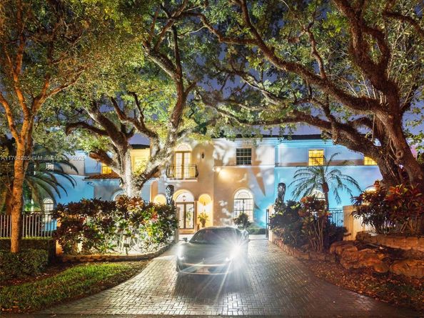 9076 SW 59th Ct, Pinecrest FL 33156