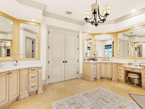 9076 SW 59th Ct, Pinecrest FL 33156